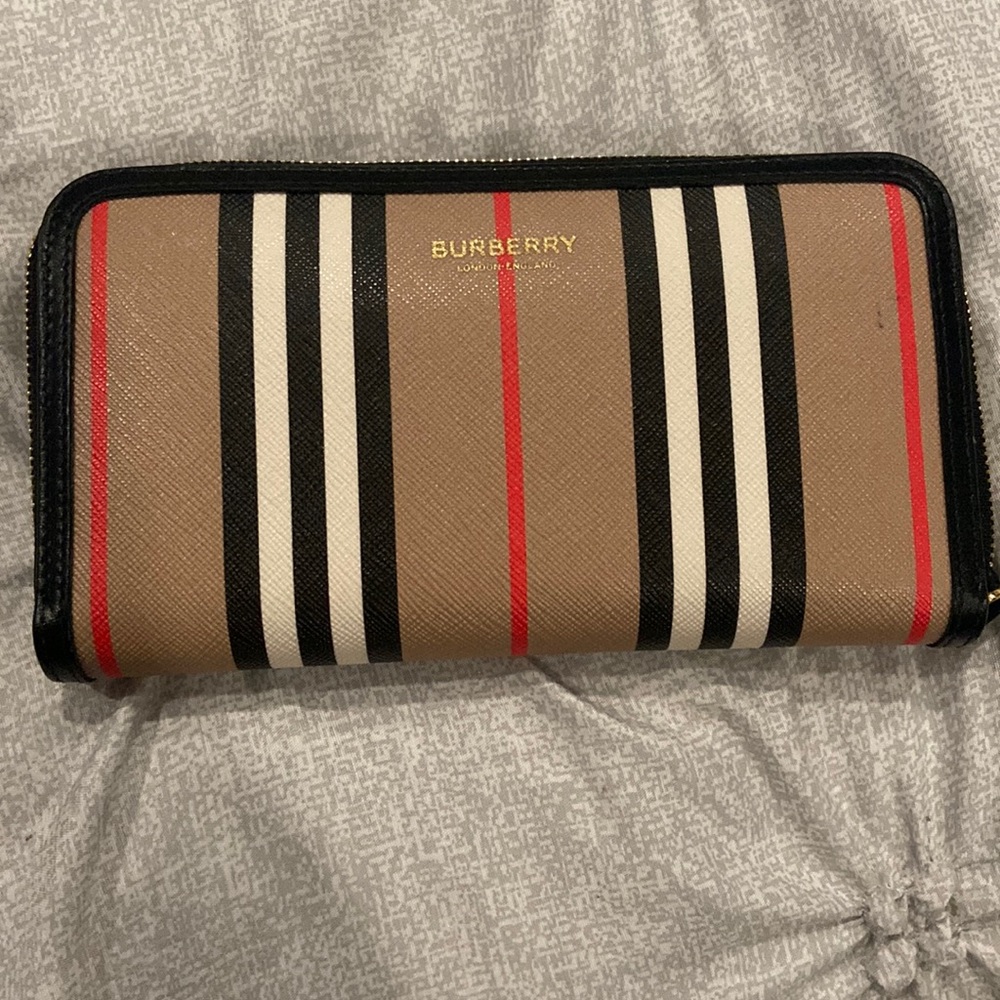 Large Burberry wallet. Lightly used. Like new.